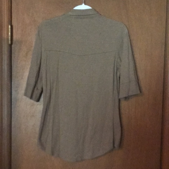 Khaki top w/snap pearl buttons + ribbed sides - Picture 2 of 3